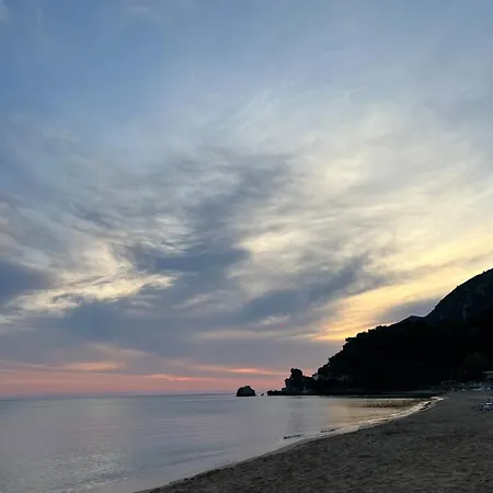 Nyaraló Small Wooden Paradise Near The Sea Glifáda