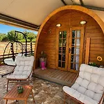 Дом отдыха The Little Dream - Small Wooden Paradise Near The Sea *