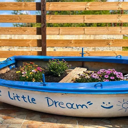 Дом отдыха The Little Dream - Small Wooden Paradise Near The Sea *